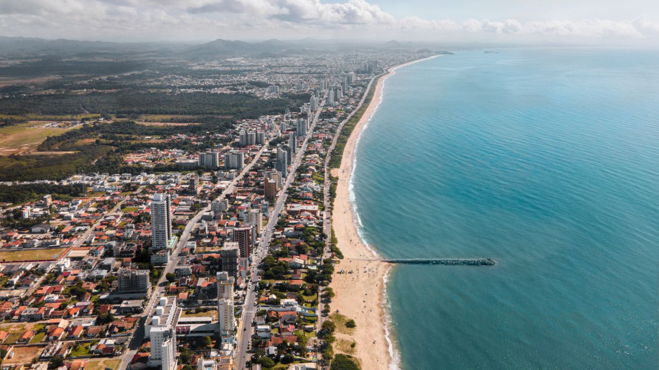 Vista aérea da orla presente no acervo oficial do Naut